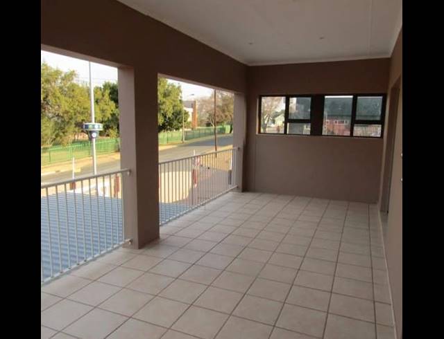 2 BEDROOM PROPERTY TO RENT IN HELDERKRUIN